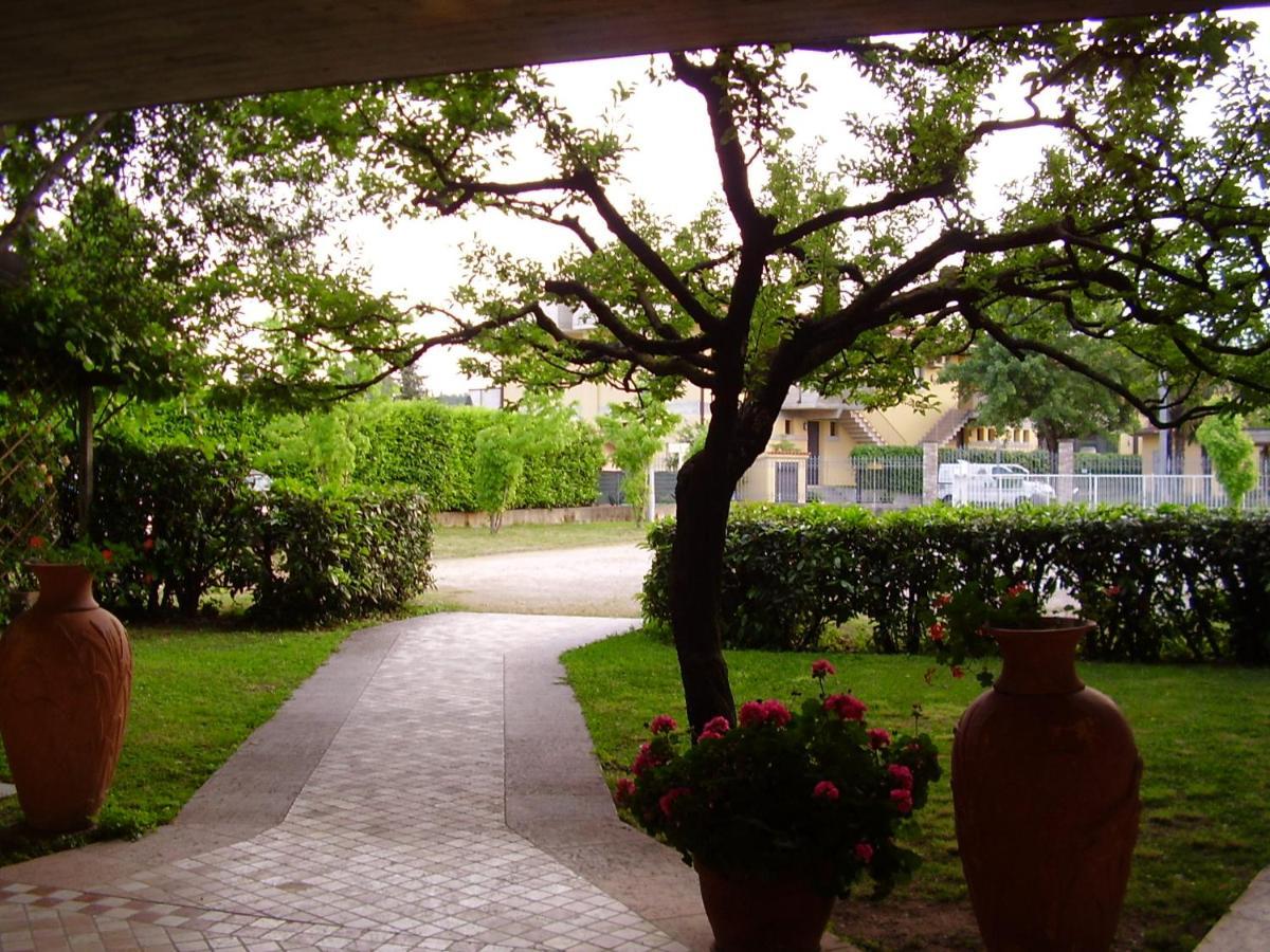 Hotel La Romantica Manerba del Garda Luaran gambar
