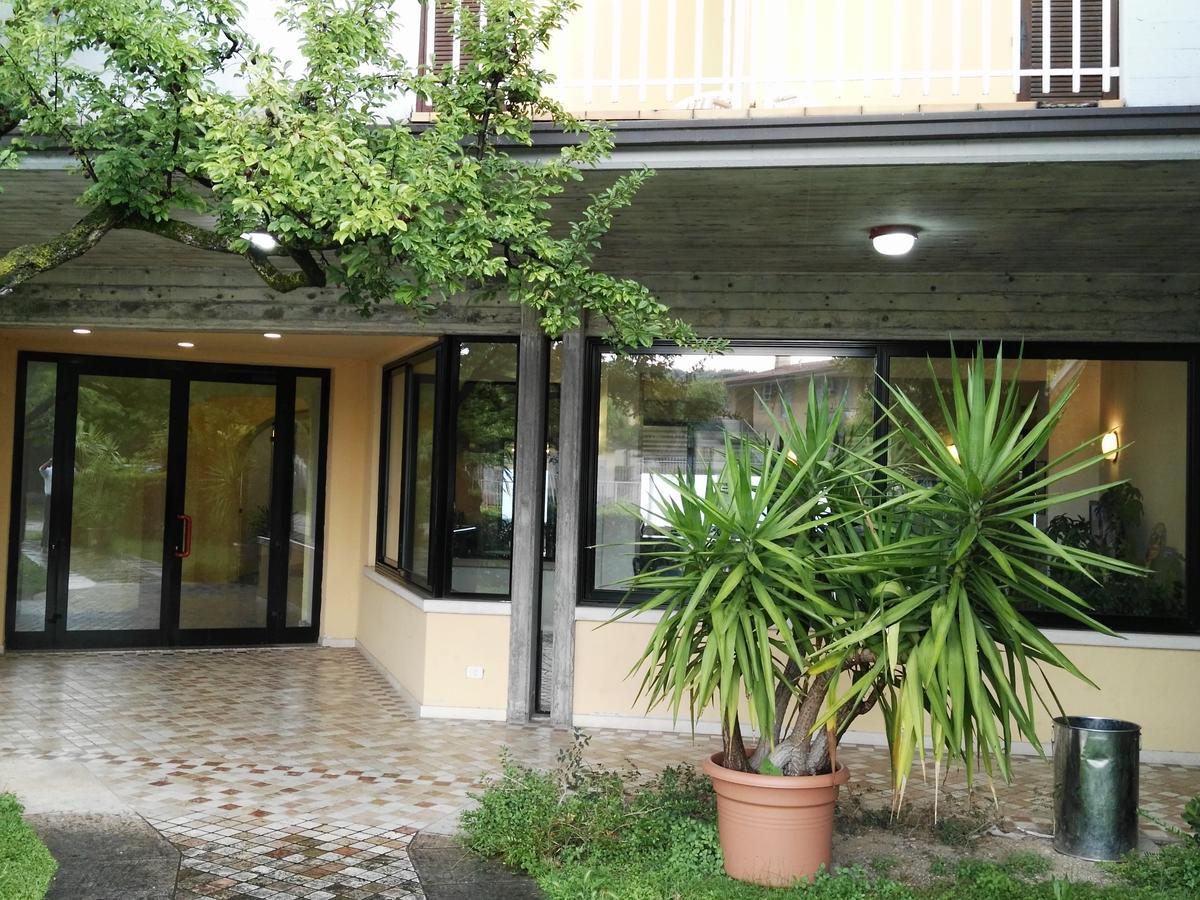 Hotel La Romantica Manerba del Garda Luaran gambar
