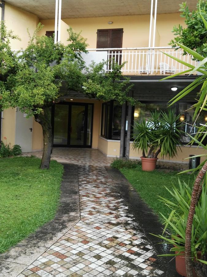 Hotel La Romantica Manerba del Garda Luaran gambar