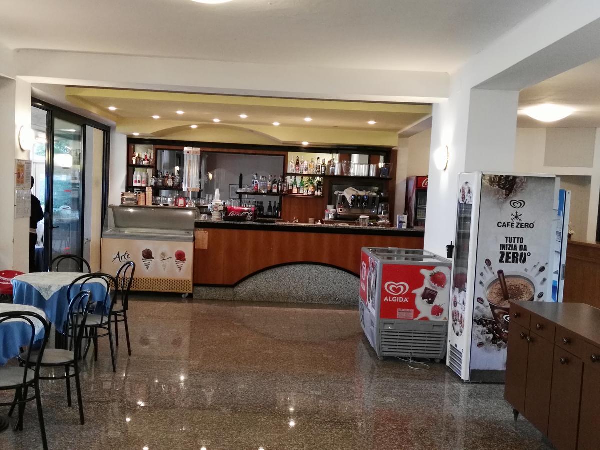 Hotel La Romantica Manerba del Garda Luaran gambar