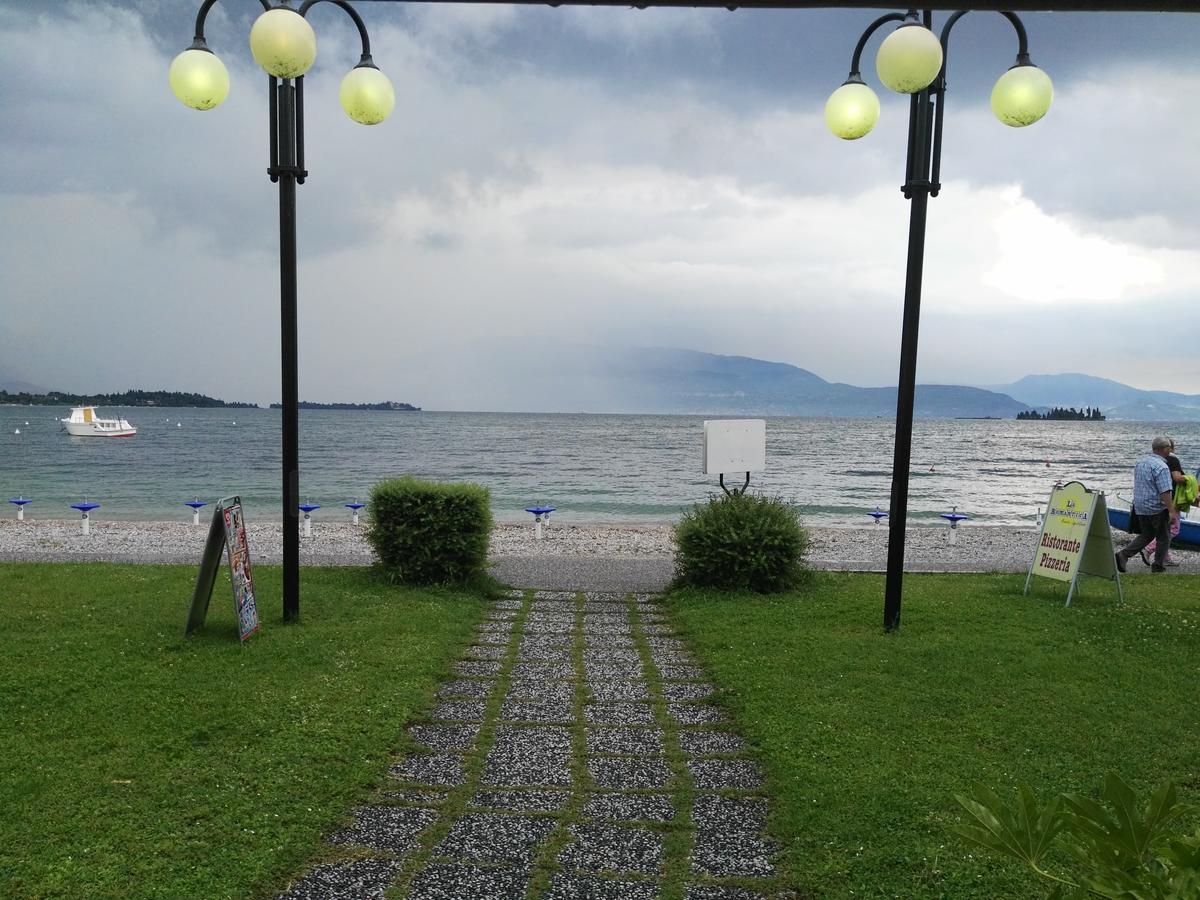 Hotel La Romantica Manerba del Garda Luaran gambar