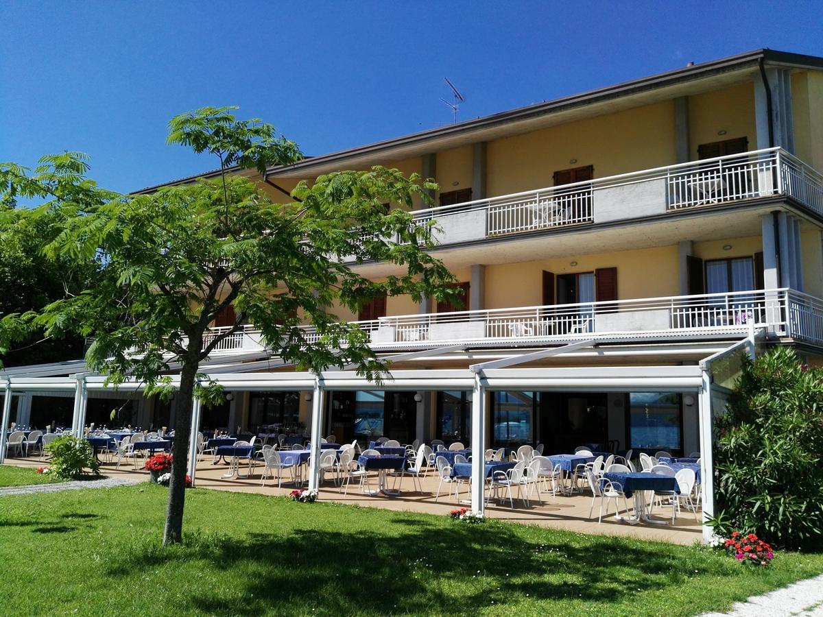 Hotel La Romantica Manerba del Garda Luaran gambar