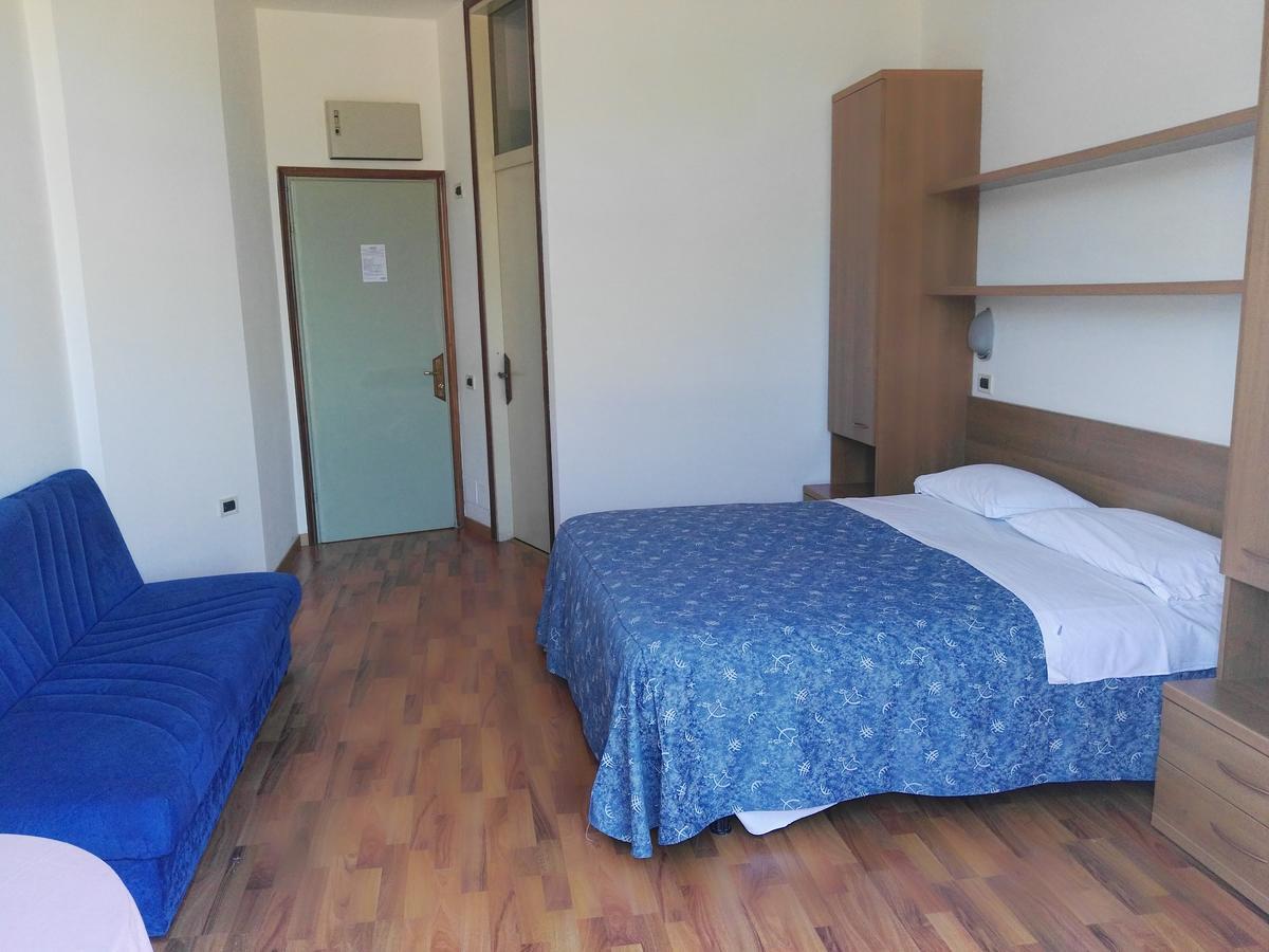 Hotel La Romantica Manerba del Garda Luaran gambar