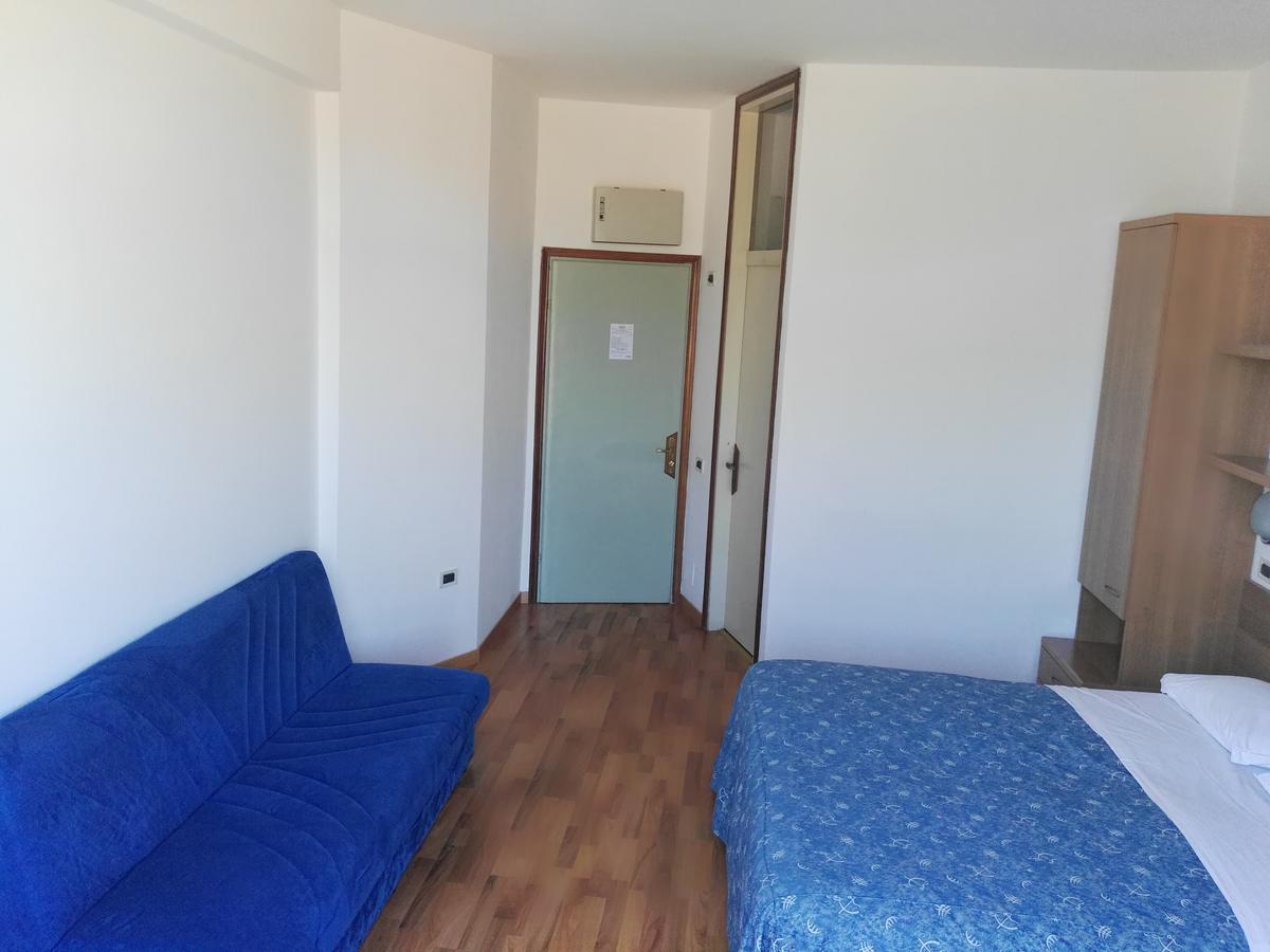 Hotel La Romantica Manerba del Garda Luaran gambar