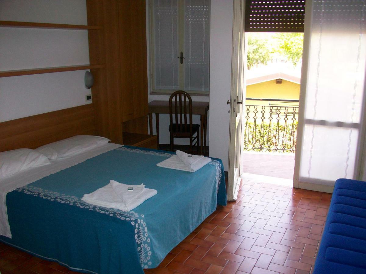 Hotel La Romantica Manerba del Garda Luaran gambar